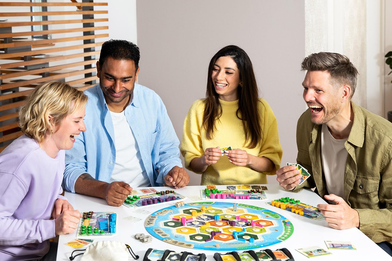Kosmos Catan - Energien, eigenständiges Grundspiel für 3-4 Personen | Ab 12 Jahren, Brettspiel-Klassiker Siedler von Catan, Strategiespiel, Gesellschaftsspiel