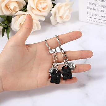 Ouligay 2pcs Matching Couple Love Heart Keyring Gifts for Boyfriend Girlfriend, Best Friend Birthday Friendship for Women, Valentines Gifts for Him Her Men Husband Romantic I Love You Gifts