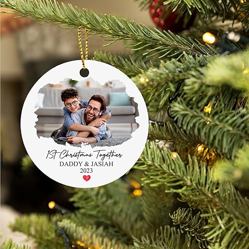 Vista 13 de Adorno de Navidad con texto en inglés "Your First Christmas As My Daddy 2025", regalo de recuerdo personalizado para nuevo papá Adorno Your Are