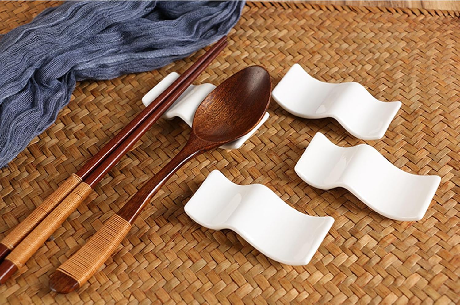 6 Pcs White Porcelain Chopstick Rest Chinese Ceramic Chopstick Holder Chopsticks Rack for Chinese Food Japanese Restraurant Hotel Creative Spoon Fork Stand Dinning Room Tabletop Decoration