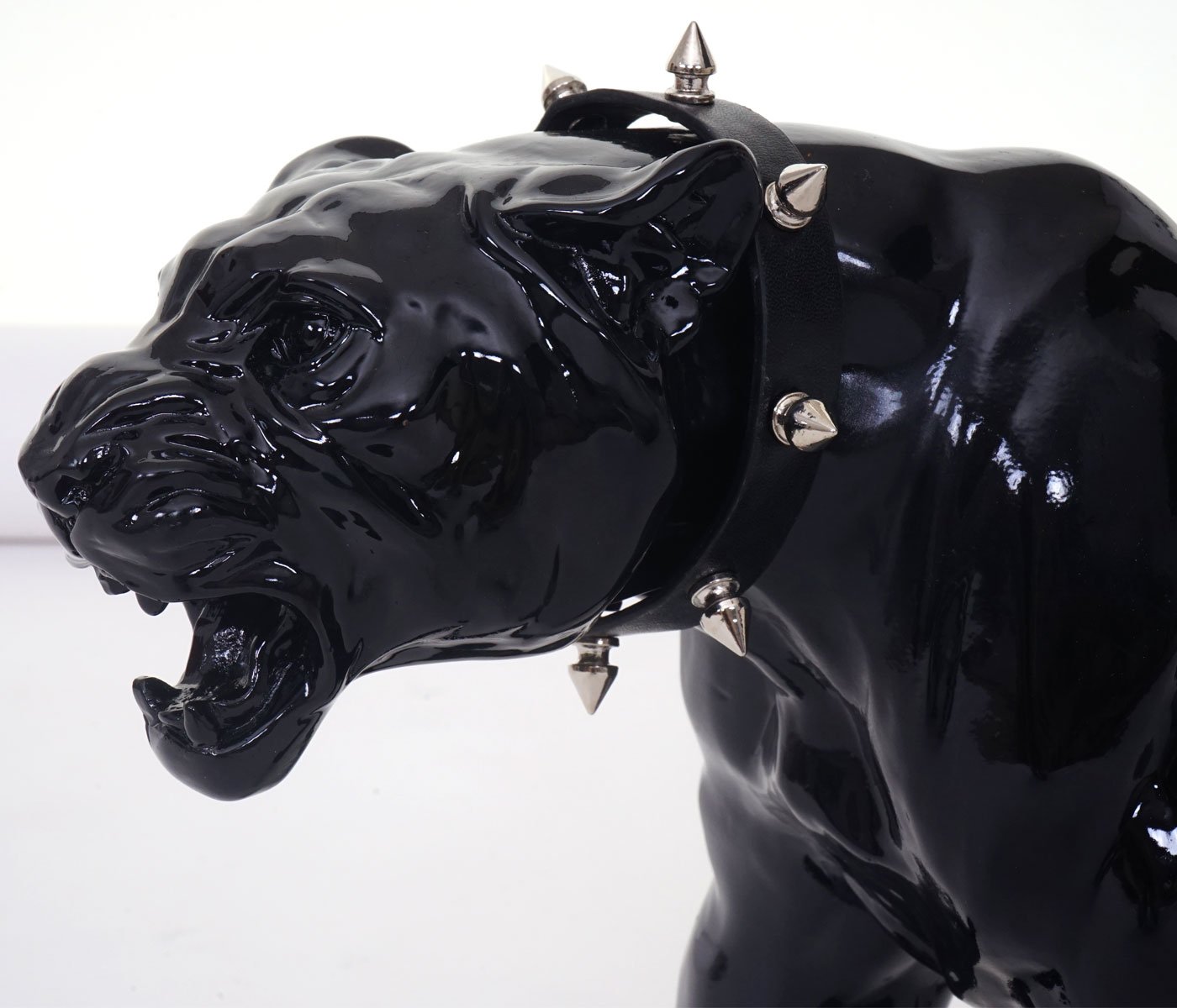 Figura decorativa Leopard 59 cm, polirresina Escultura Panther, en de/Outdoor ~ Plata, piedra, Schwarz Hochglanz mit Halsband