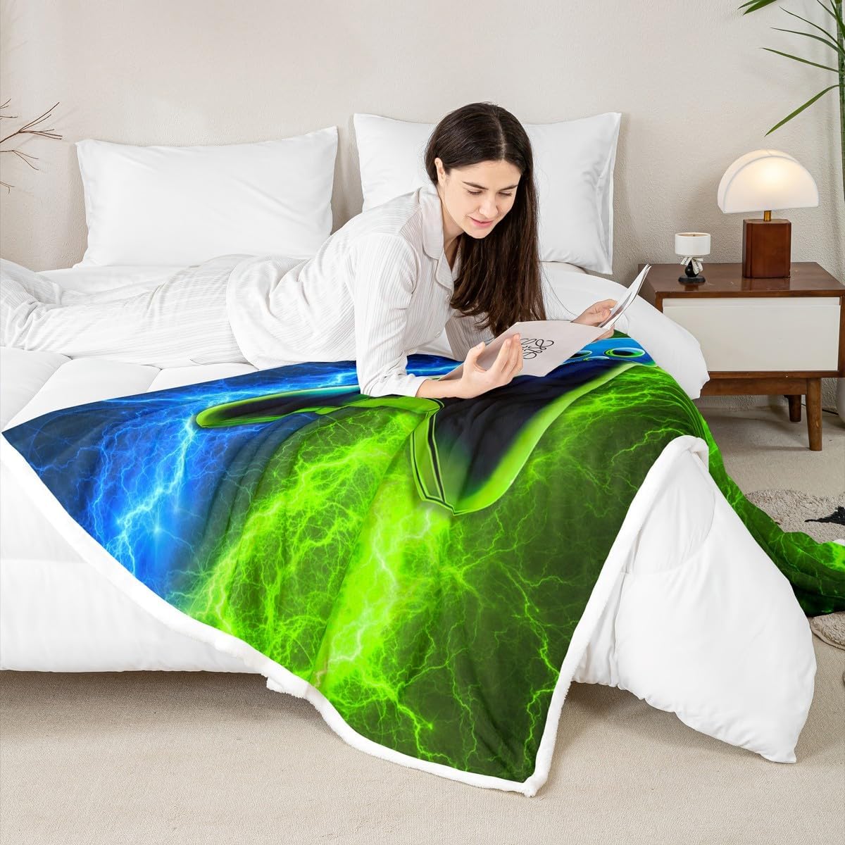 Manfei Modern Gamer Throw Blanket Blue-Green Lightnings Gamepad Blanket for Couch Sofa, Video Games Bed Blanket for Kids Boys Room Decor, Soft and Breathable Fleece Blanket(90 x 90 Inches)
