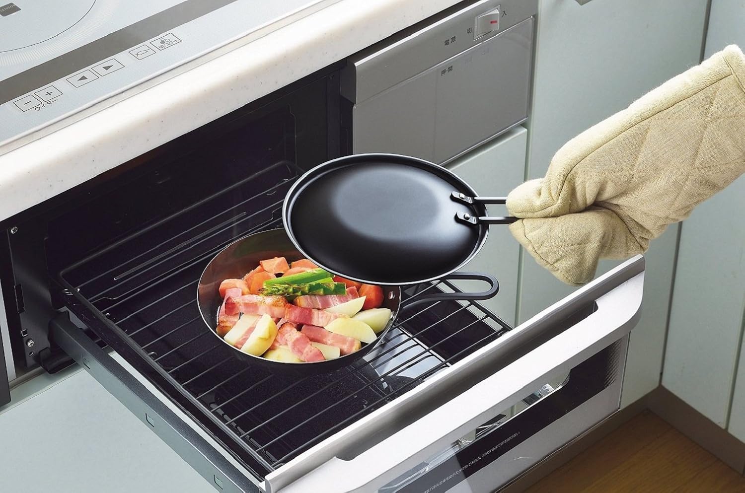 Pearl Metal HB-1603 One Hand Grill Pan, 7.9 inches (20 cm), Lid Included, Recipe Included, Induction Compatible, Iron, Racking, Made in Japan