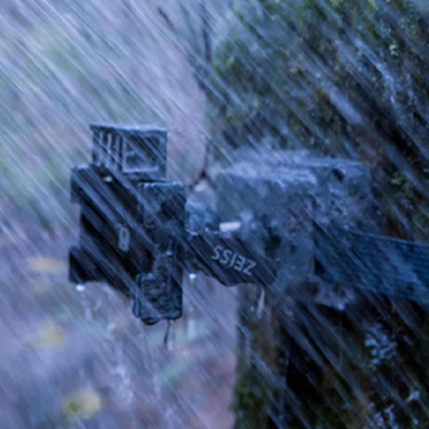 Zeiss Supporto di Montaggio per Fototrappola Secacam 3 & 1, Testa Pivotante 360°, Bloccabile, Impermeabile, Fissaggio Stabile e Discreto, Alberi, Muri, Pali, Recinzioni