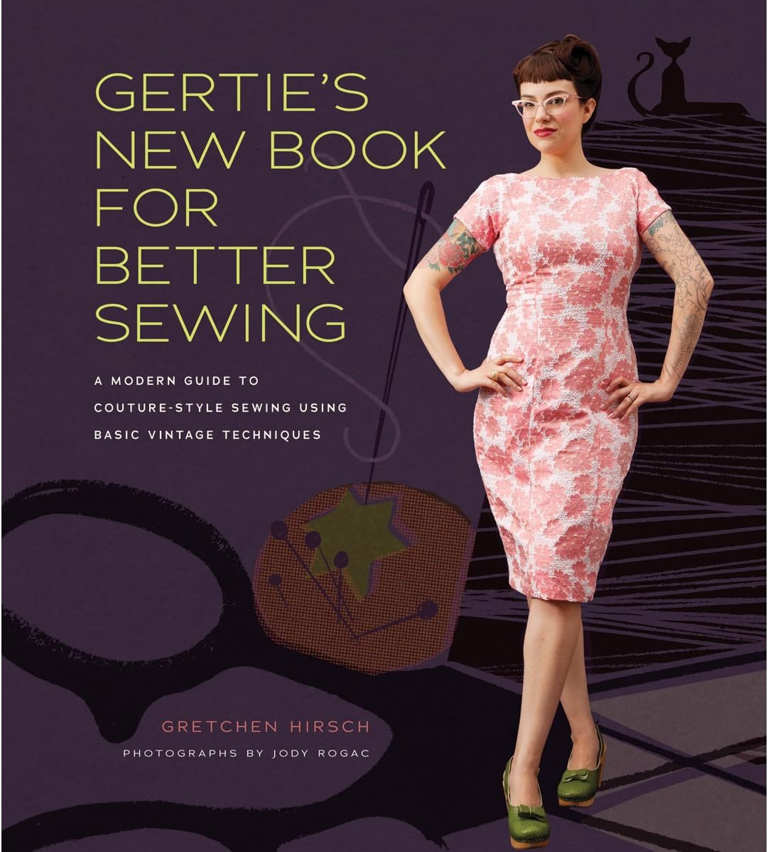 Gertie's New Book for Better Sewing: A Modern Guide to Couture-style Sewing Using Basic Vintage Techniques Hardcover-spiral – 1 Sept. 2012