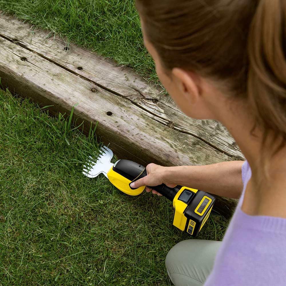 Kärcher Battery-Powered Grass and Shrub Trimmer GSH 18-20 (incl. Grass Knife 12 cm and Shrub Sword 20 cm, Performance per Battery Charge: 650 or 450 m, Blade Protection, Weight 2.4 kg)
