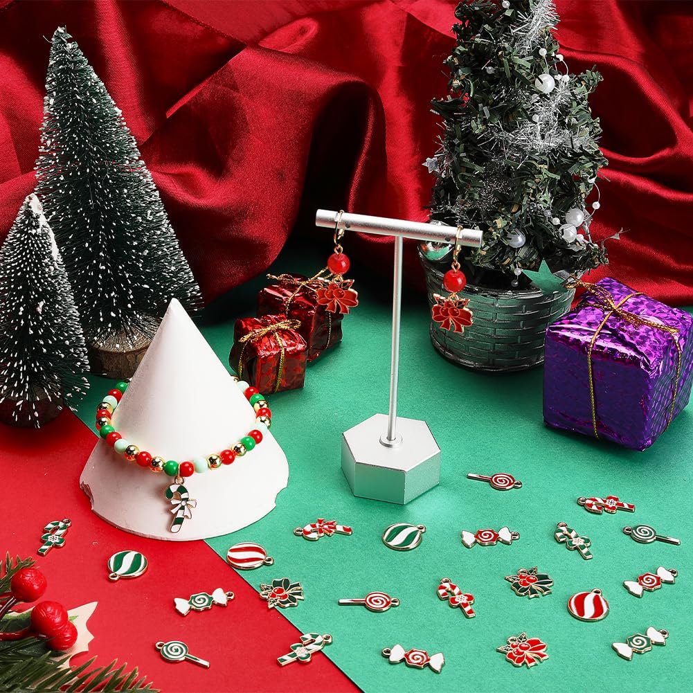 SUNNYCLUE 1 Box 48 Stück 12 Stile Weihnachts Emaille Anhänger Gemischte Weihnachtsanhänger Großpackung Legierung Grün Rot Metall Weihnachtsbonbons Schleife Feiertagsanhänger Für Die Schmuckherstellung