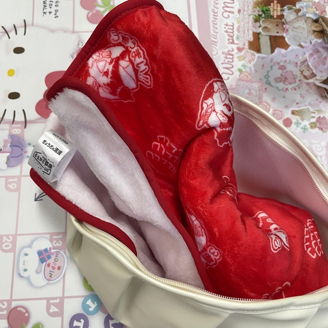 Amazon.co.jp: ぎょうざの満洲 ブランケット入り巨大餃子ポーチ 