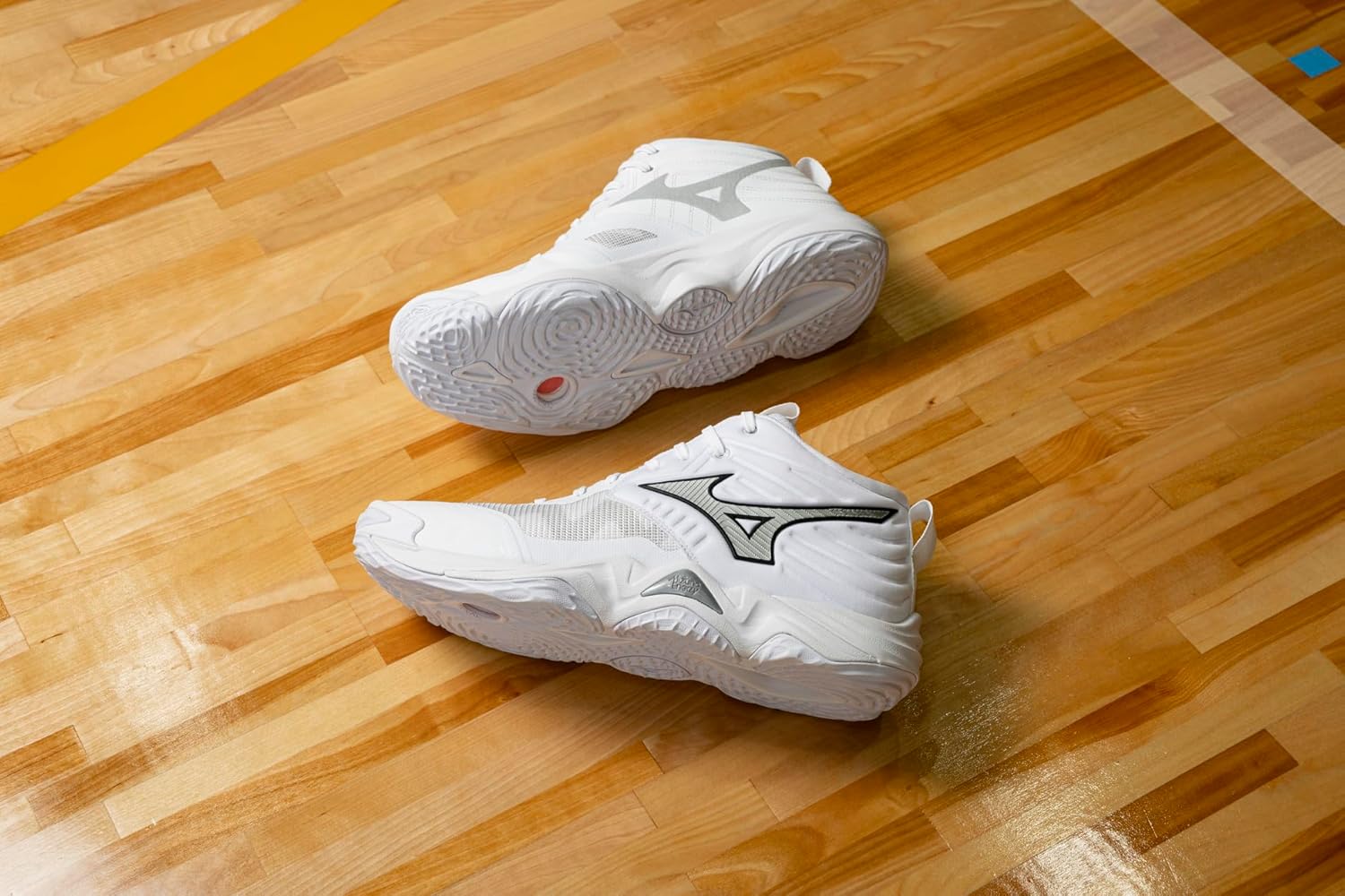 Mizuno Unisex-Adult Wave Momentum 4 Elite Mid Sneaker