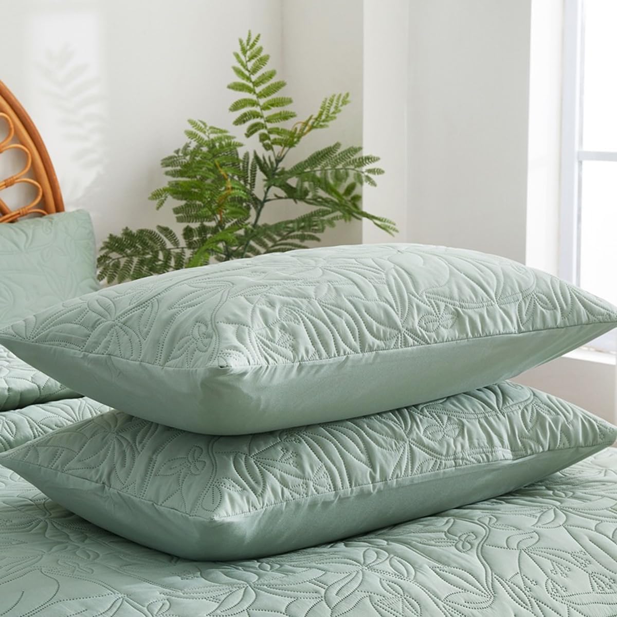 Quilts Queen Size Bedding set Sage Green Bedspreads 3 Pieces (1 Quilt, 2 Pillow Shams) Soft Bed Summer/Fall Lightweight Breathable Bedspread Comforter Modern style Plant and Flower for All Season