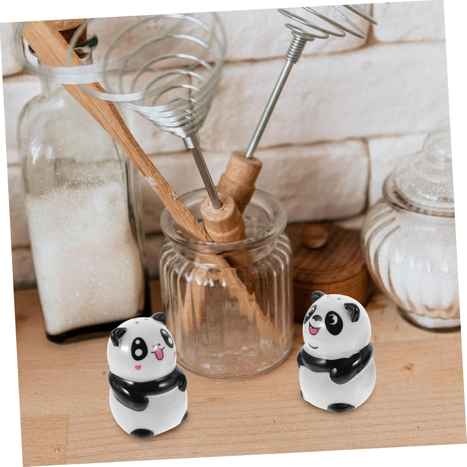 LIFKOME 2pcs Cute Panda Ceramic Spice Containers Salt Pepper for Home and Outdoor Use Versatile Seasoning Dispensers for Barbecue Camping and Kitchen Decor