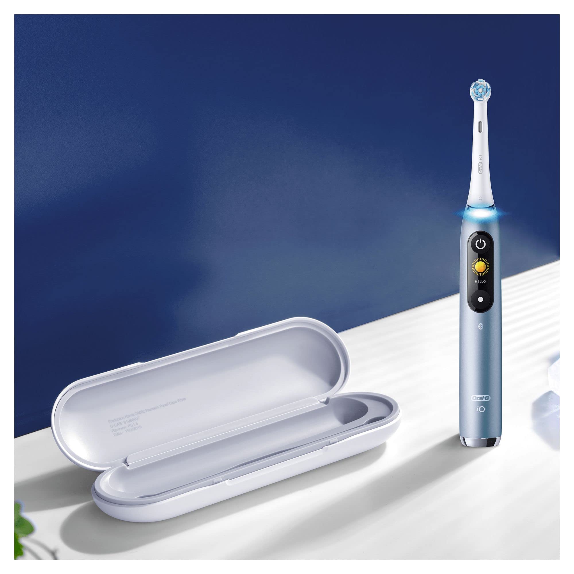 Oral-B Spazzolino Elettrico Ricaricabile iO 9 Blu Edizione Limitata, 1 Testina Di Ricambio, 1 Custodia Da Viaggio, 1 Astuccio Magnetico. 1 Spazzolino