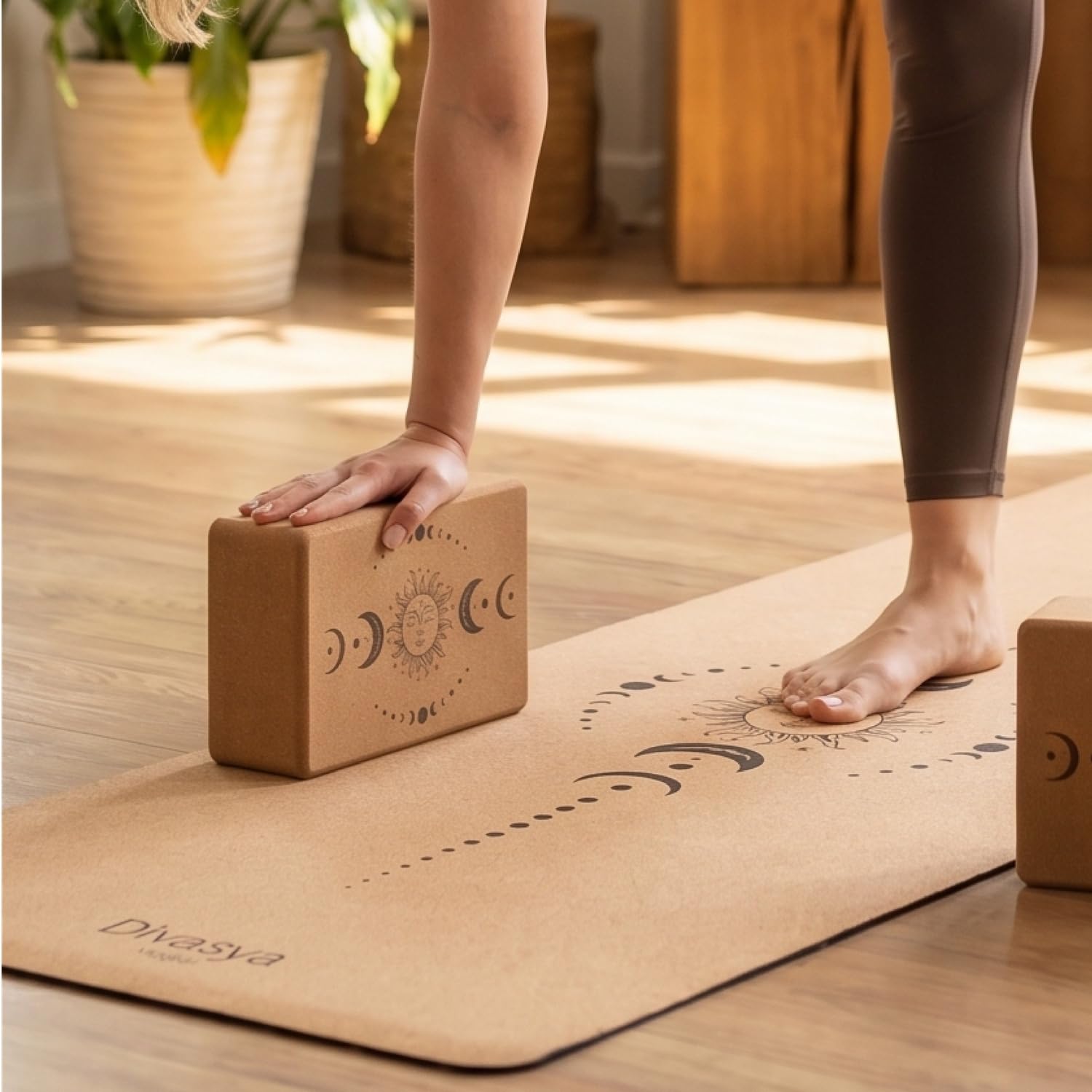Yoga Blöcke aus Kork | 2er Set | 22,5 x 15 x 7,5 cm | abgerundete Kanten | rutschfest & robust | Yoga Block Kork
