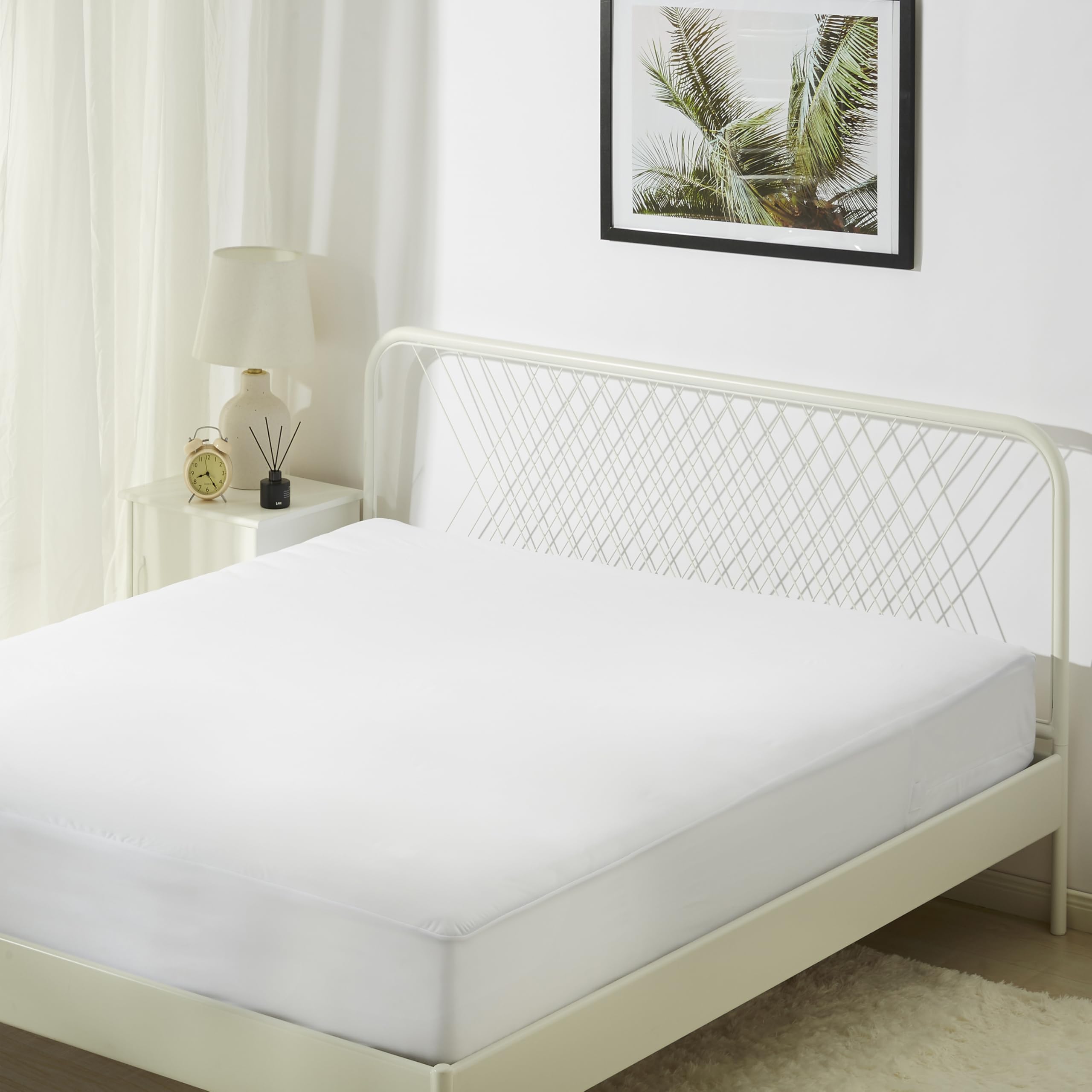 Amazon Basics Coprimaterasso con chiusura lampo, impermeabile e a prova di cimici, Piazze Francese, 140 x 200 x 30 cm, Bianco
