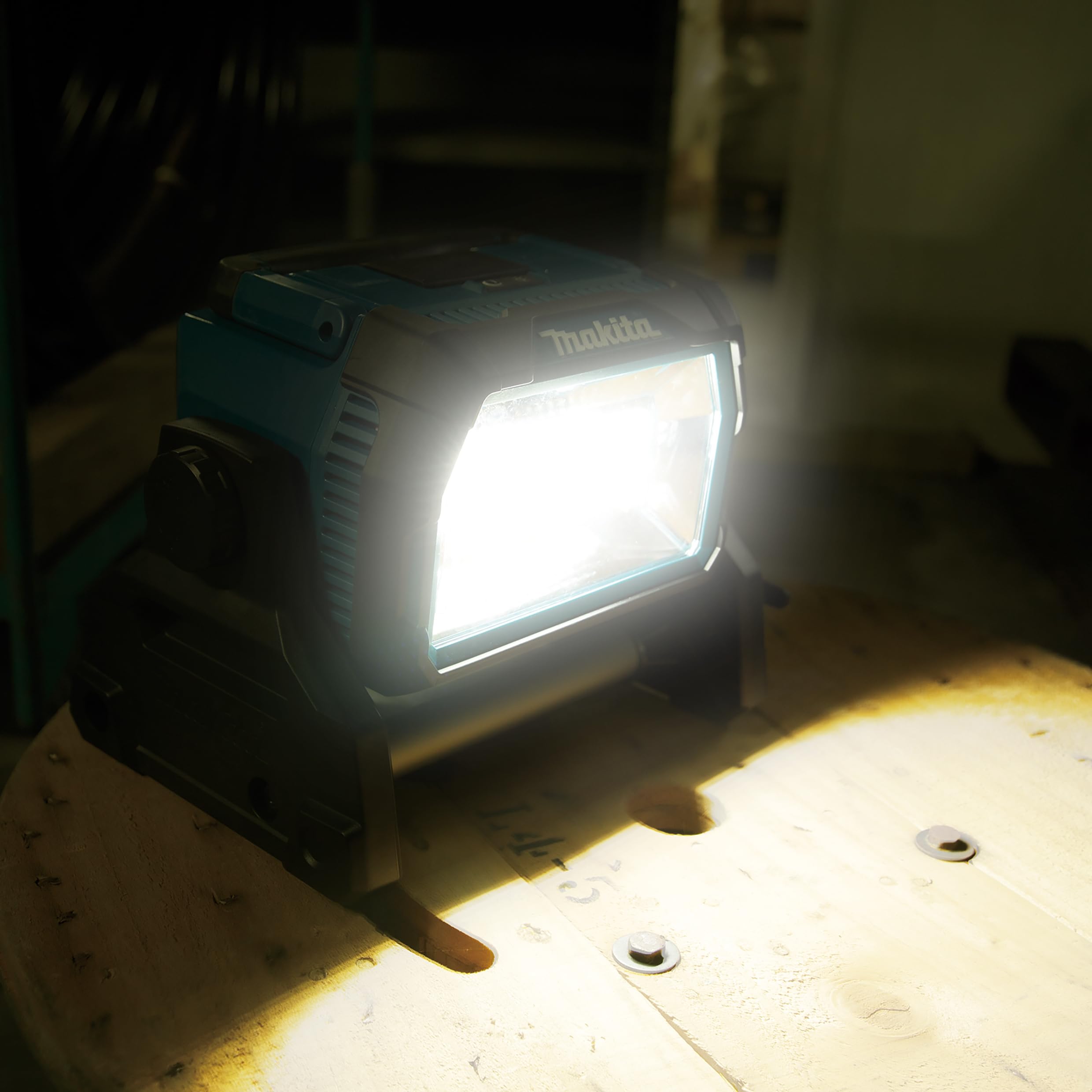 Makita DML809 LED-Baustrahler 14,4V-18V, 230V (ohne Akku & Ladegerät)
