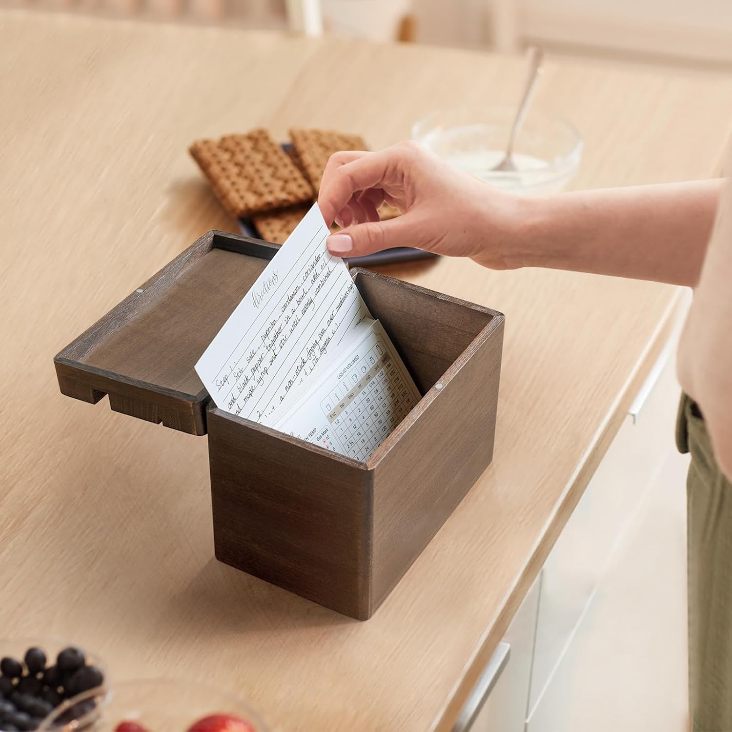 Dahey Wooden Recipe Box with Dual Slot Phone Holder, 100 Cards & 6 Dividers