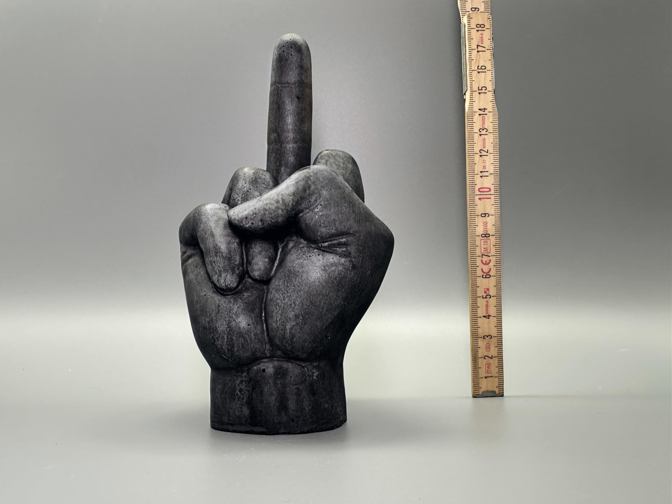 Beton Deko Mittelfinger Steinfigur Steinguss Gartenfigur anthrazit grau