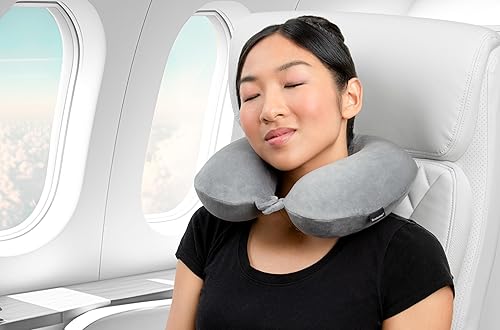 Miniatura 3 de Brookstone Almohada de viaje para el cuello  Funda de forro polar ligera en forma de U, almohada de viaje de espuma viscoelástica para dormir y