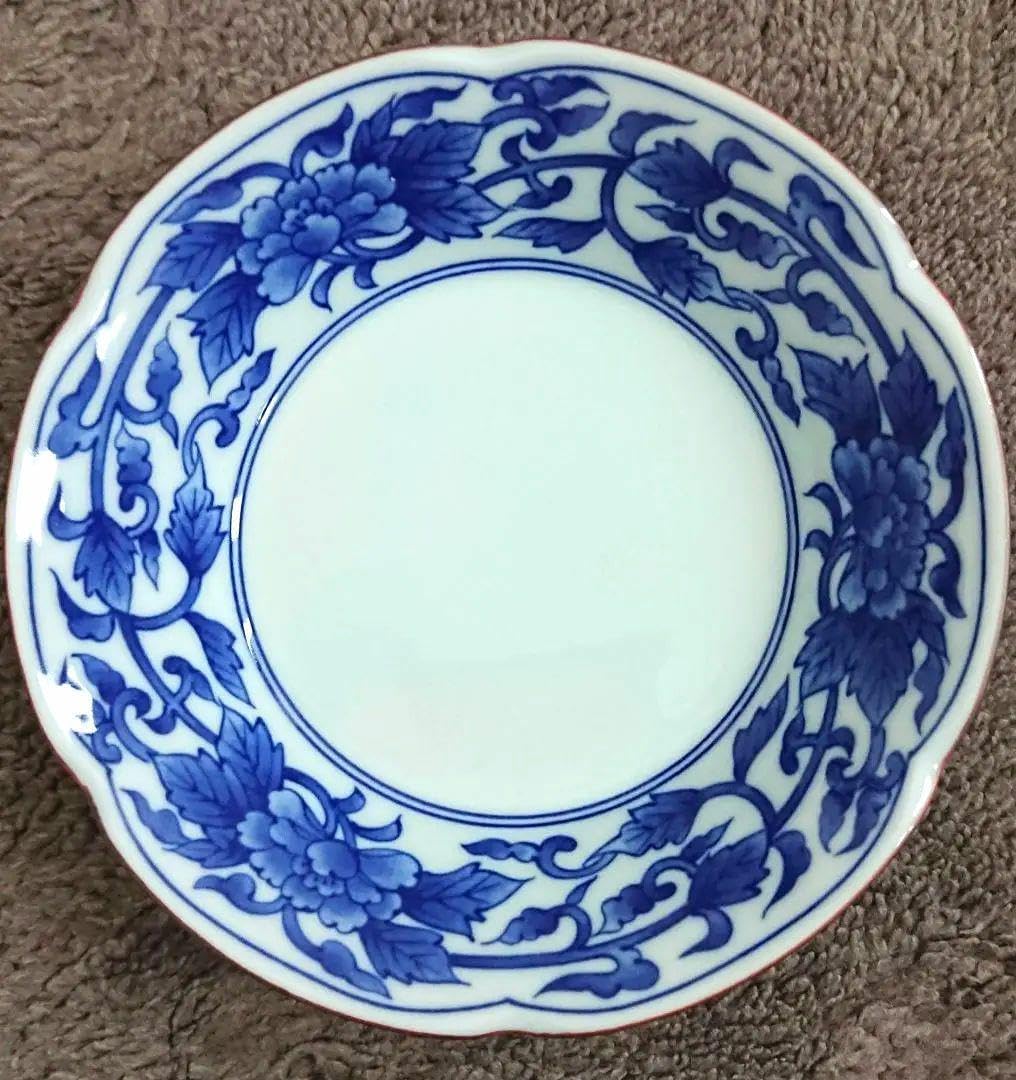 色鍋島 桃文七寸皿 公法作 色鍋島 桃文七寸皿 公法作 鍋島の取扱商品