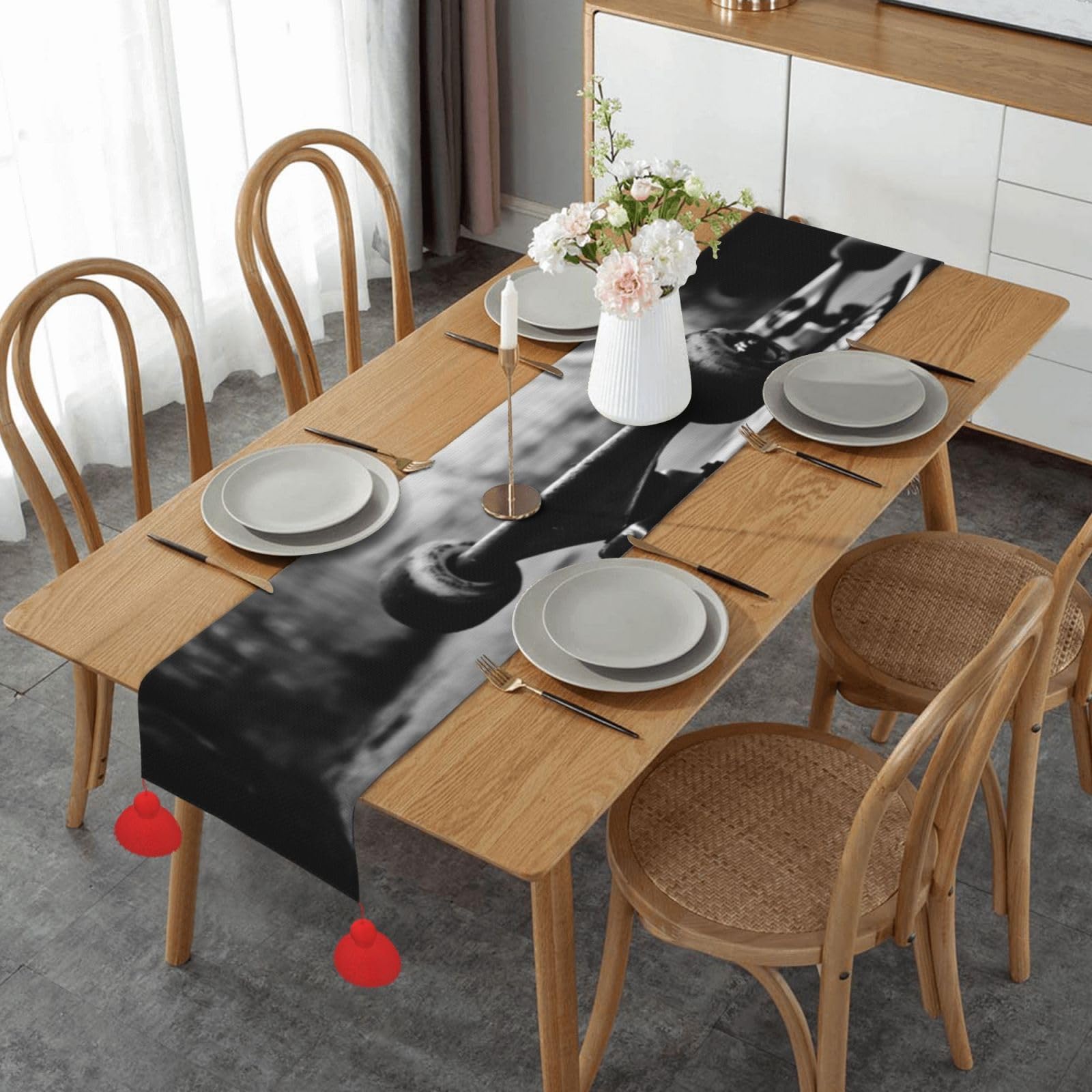 Chemin de table avec pompons décoration de table de cuisine pour repas de famille chaleureux