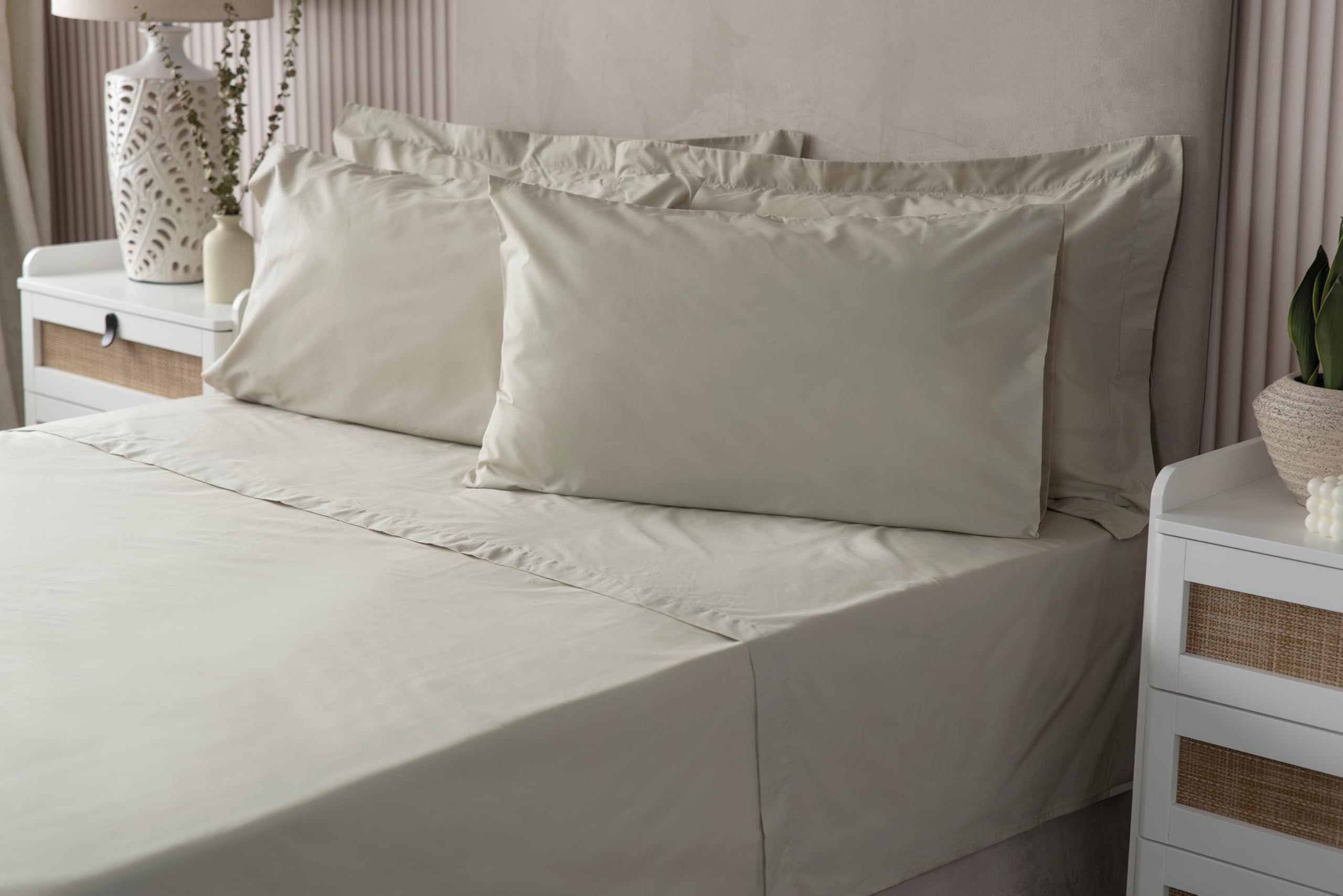 Belledorm Luxury Fitted Bed Sheet With Matching FREE 2 X PILLOW CASE Plain Dyed Poly Cotton Percale Easy Care Bed Sheet Genuine 50% cotton 50% polyester (Super King Size, Mushroom)