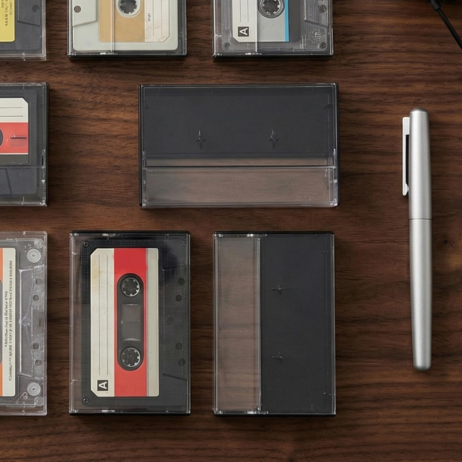Étui pour 18 Cassettes Audio : Boîte de Rangement Portable en Plastique pour Cassettes Audio, idéale pour présenter Vos disques de Collection.