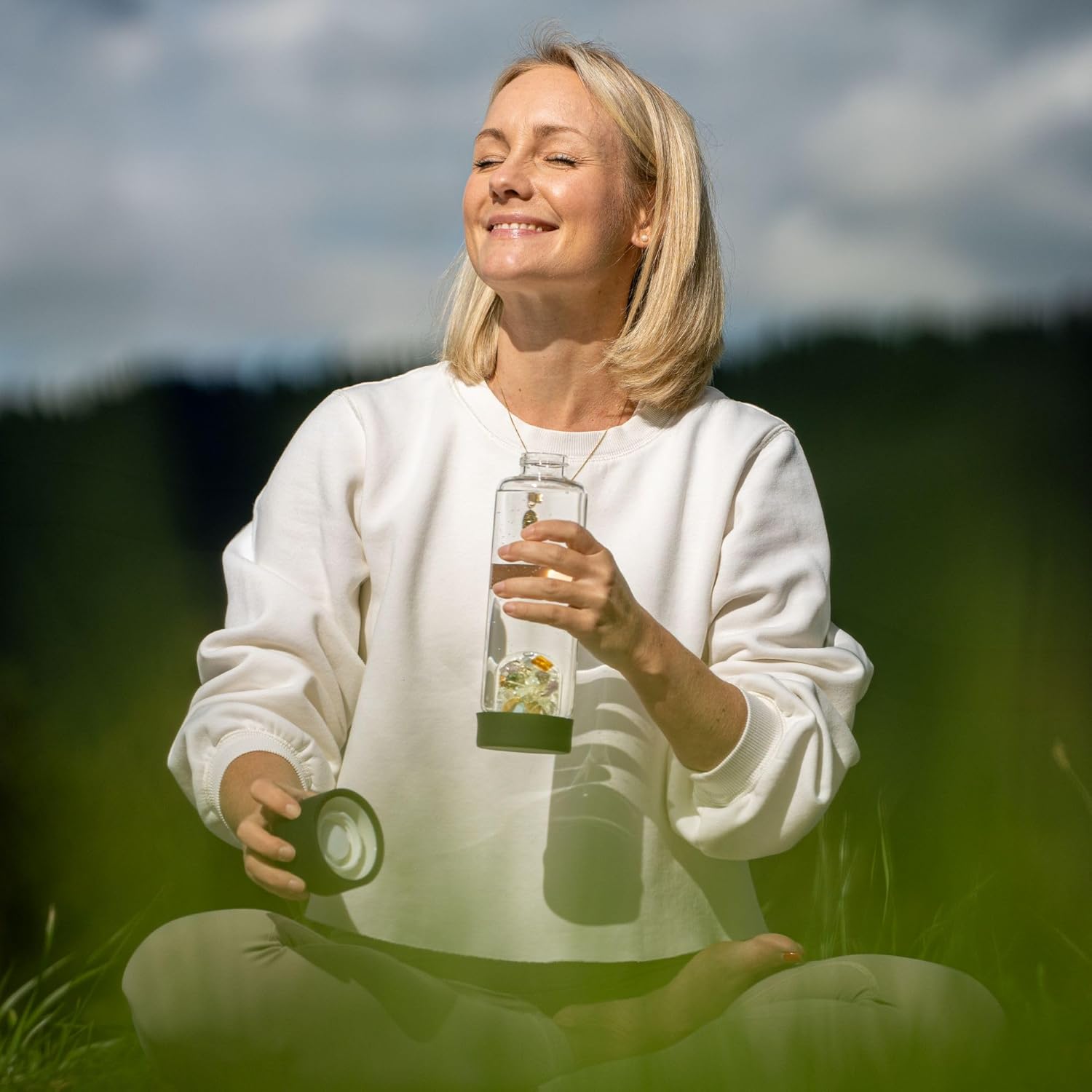 VitaJuwel ViA PRANA BLACK | Yoga Water Bottle with black LOOP - Amber, Amethyst, Chalcedony, Petrified Wood & Clear Quartz