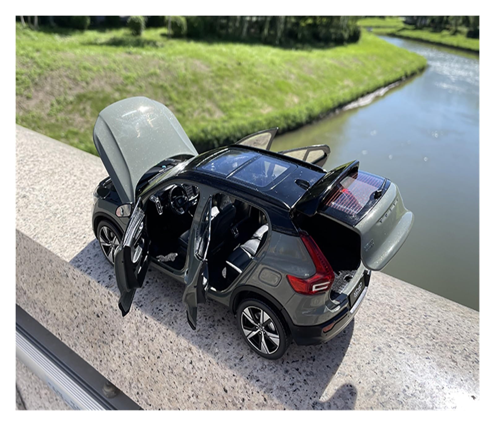 Amazon.co.jp: ミニカー スケールモデルカー 1/18 ボルボ XC40 2022