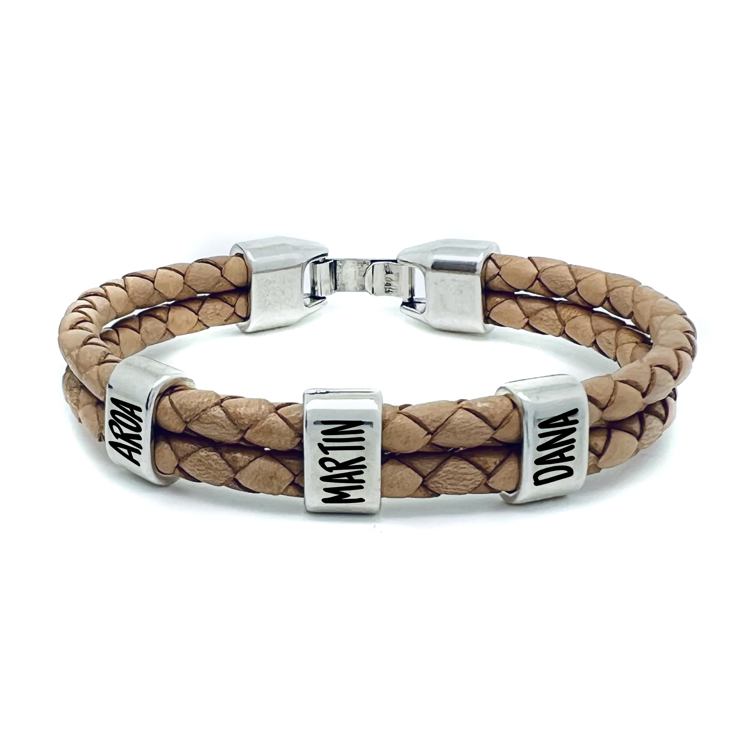RINCON DEL ARTESANO HECHO A MANO MALAGA Rincón del Artesano Hecho a Mano Málaga. Pulsera Hombre con Nombres Personalizada en Zamak Baño Plata Y Cuero Español. Regalo Dia del Padre. Regalo Personalizado.. (Doble Beige)