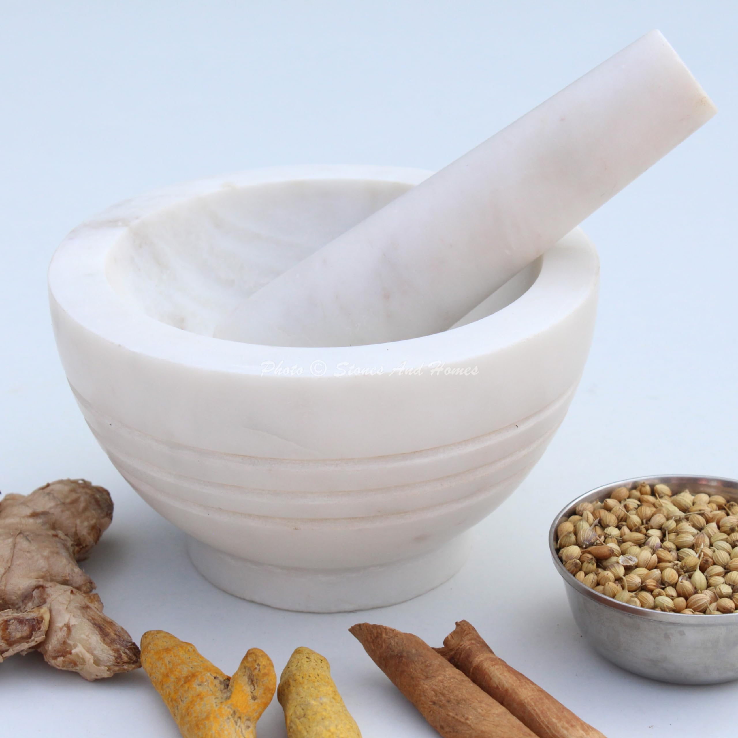 Juego de mortero y mortero blanco indio de piedra molcajete de mármol para el hogar y la cocina, 5 pulgadas, piedra redonda pulida y robusta molcajete especias – (13 x 8 cm)