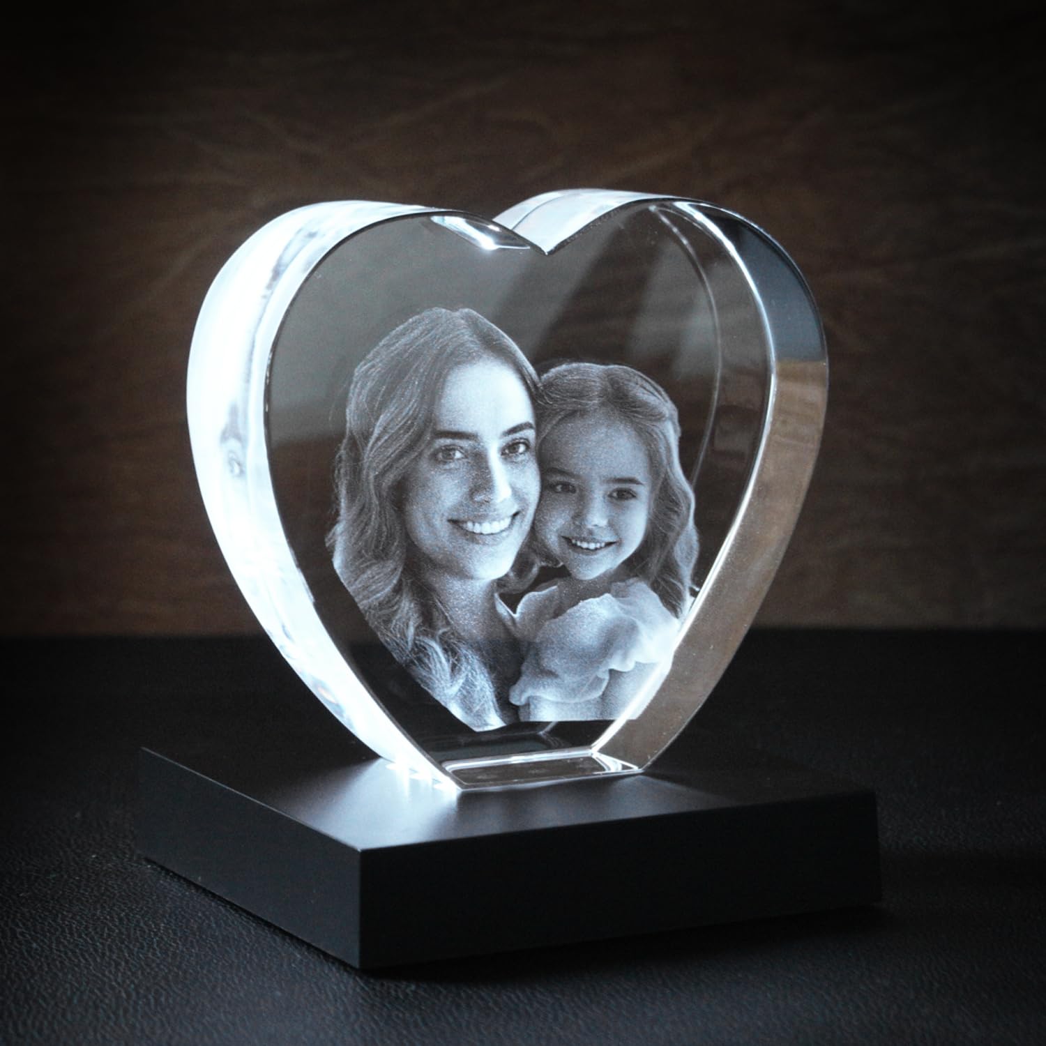 contento – 3D Glasherz – personalisiertes Glasfoto mit 3D Lasergravur im Kristallglas – Geschenkidee für Weihnachten, Valentinstag, Jahrestag, Geburtstag Größe: S 110x100x35 inkl. Leuchtsockel