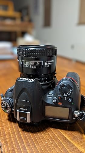 Amazon.co.jp: Nikon ニコン AF NIKKOR 85mm F1.8 : 家電＆カメラ