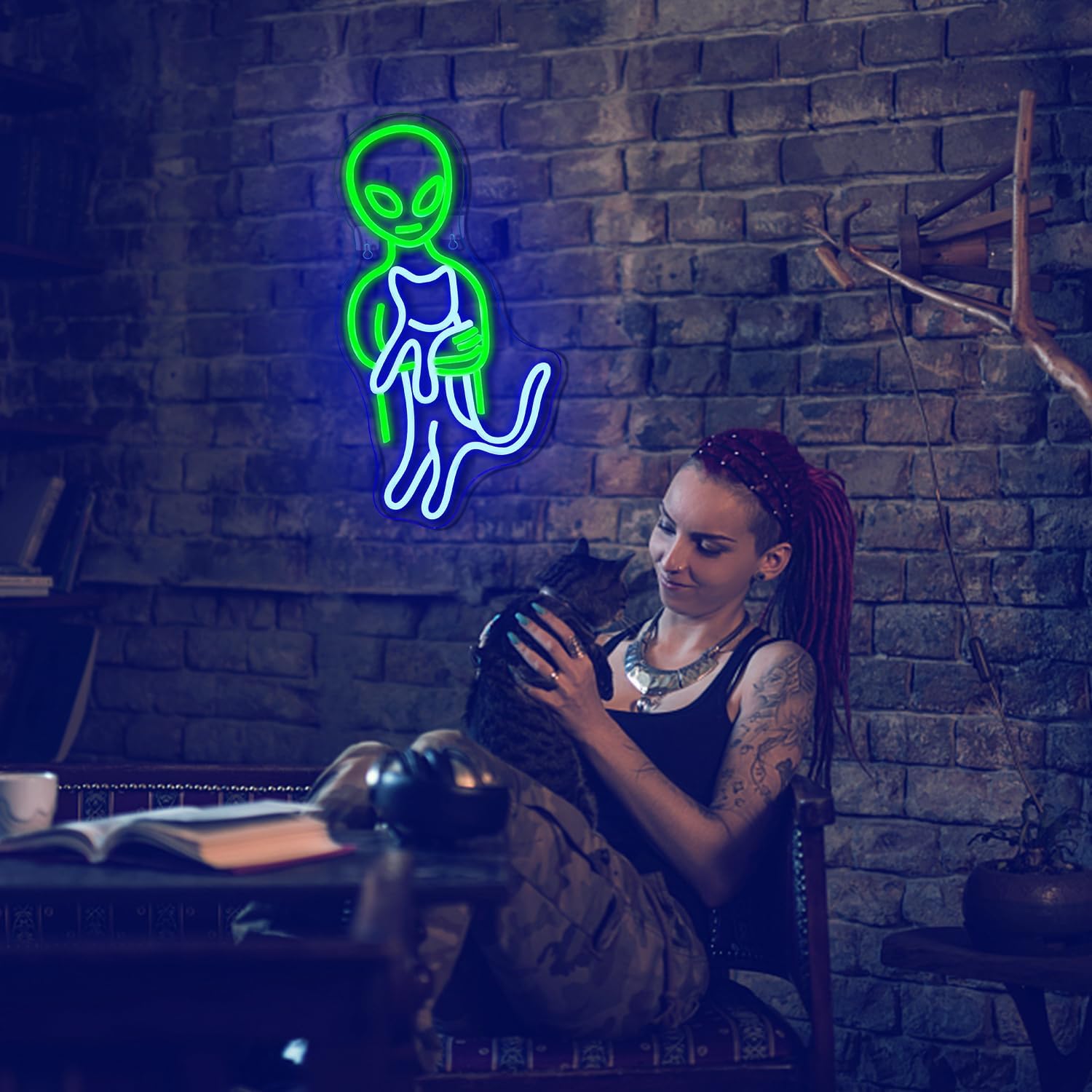 ineonlife Ineonlife Green Alien Neon Sign, Funny Cat Alien Stuff Neon Signs for Men Cave LED Light Wall Art Decor Game Room Bedroom Party Boys Girls kids Gifts (USB Powered/16.5 * 8.6 in)