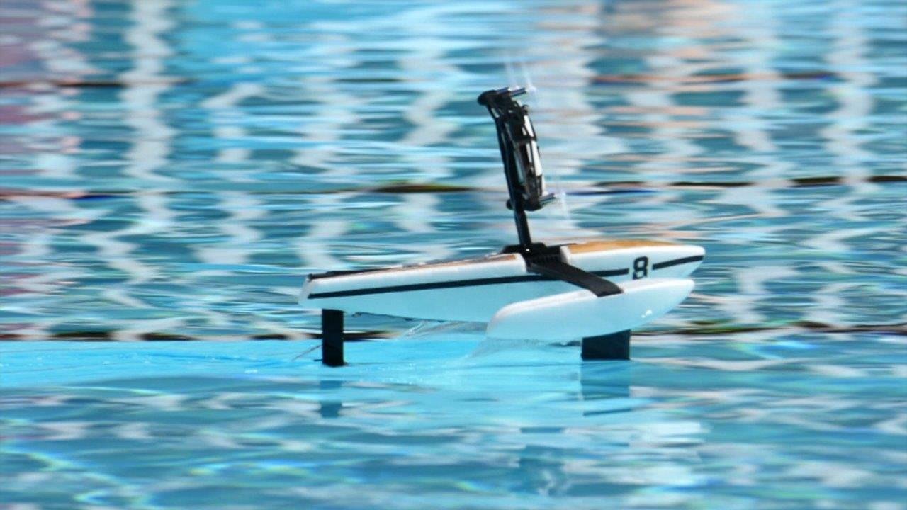 Parrot Hydrofoil New Z - Dron "dos en uno" para pilotar por aire y agua, cuadricóptero y barco (cámara vertical 30 FPS, 18 Km/h, 9 minutos de vuelo, 20 metros de alcance, programable), color blanco
