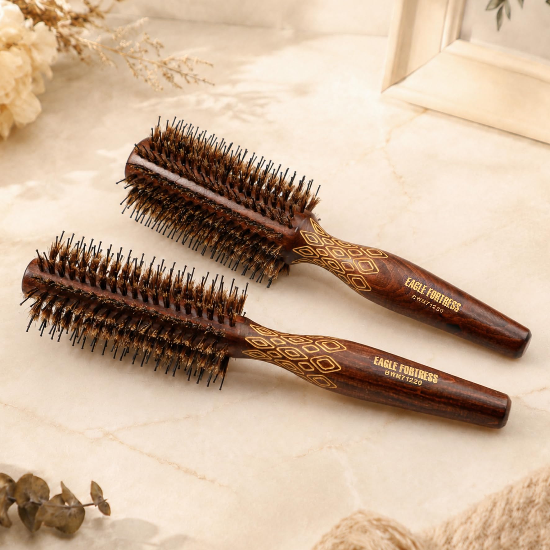 EAGLE FORTRESS Spazzola rotonda per asciugacapelli con setole di cinghiale e setole in nylon, spazzola per capelli, per volume, lisciare, arricciare e lucidare, manico in legno, per uomo e donna