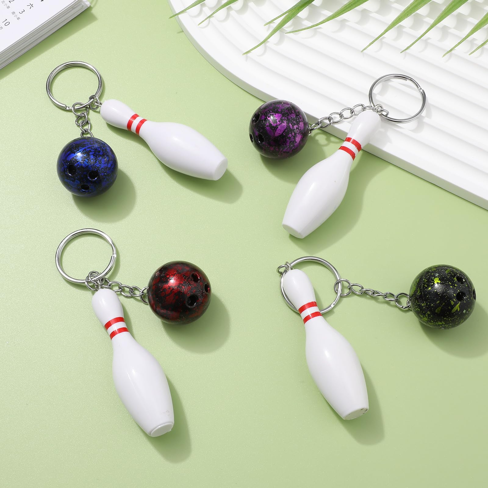 Toyvian Kleiner Bowling Schlüsselanhänger Kunststoff und Edelstahl mit Sportmotiv 10 Stück Bowling Simulation zum Anhängen an Taschen oder Geschenk