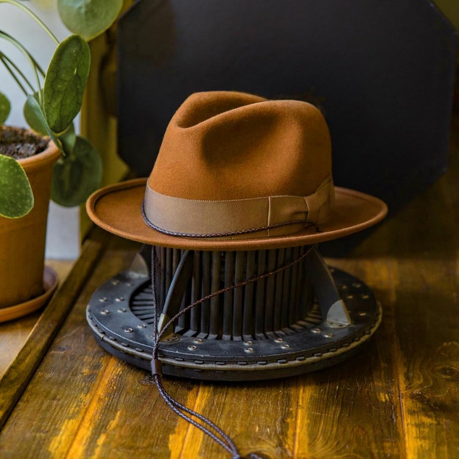 Sophisticated Unisex Hats Unique Weathered Stylish Hat Beautiful Felted Hat for Fashion Travelers and Daily Use Versatiles