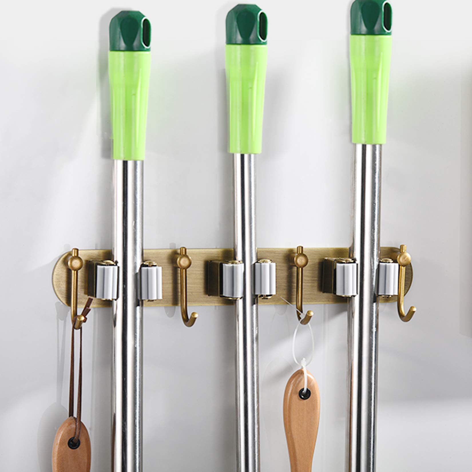 XMZFQ - Supporto da Parete per Scopa e mocio, in Ottone, Resistente, con 3 Ganci e 4 Ganci, per Cucina, Bagno, Armadio, Garage, Ufficio, Lavanderia