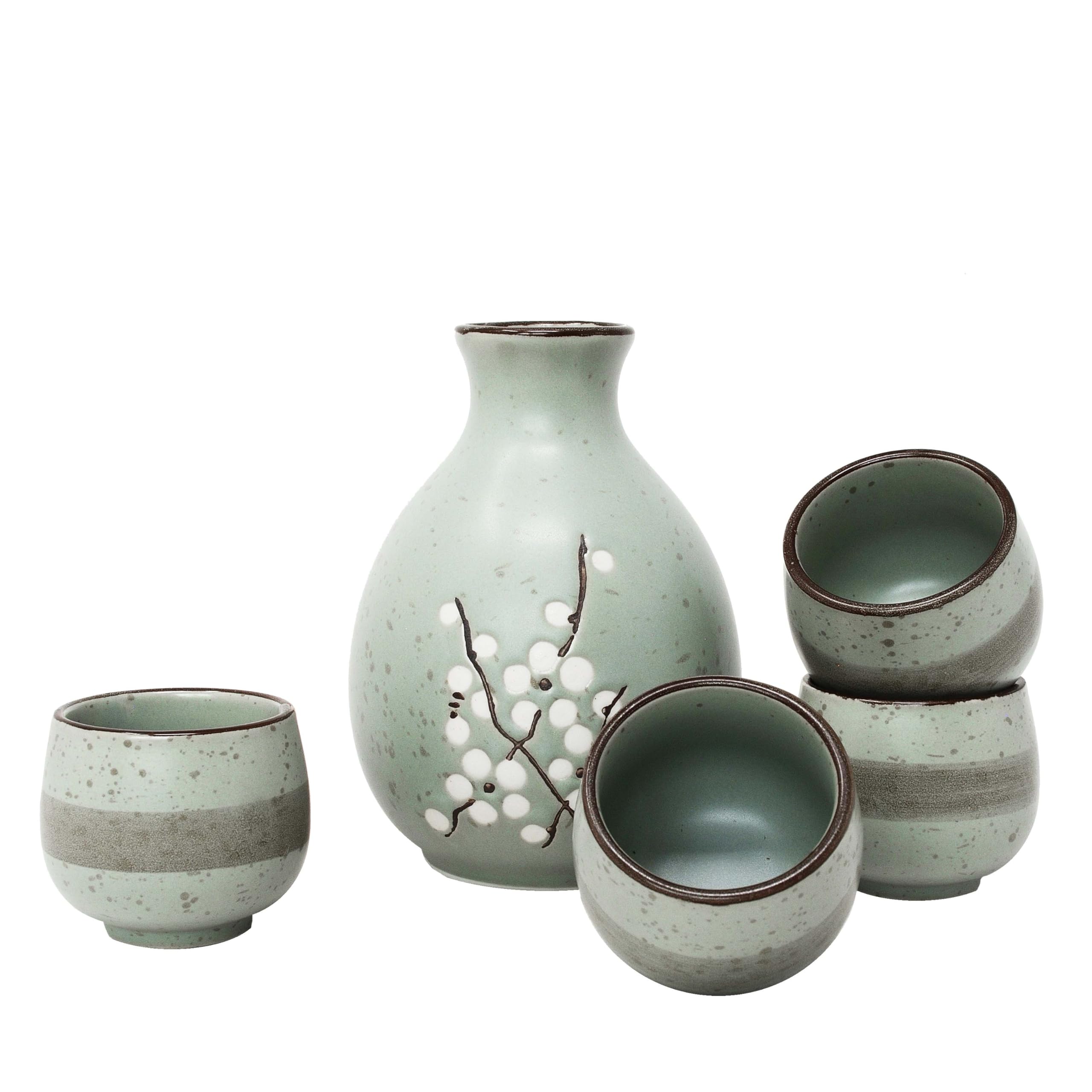 MystiCalls Japanisches Sake-Set 5-teilig, 1 Sake Karaffe warm/kalt 4 Sake Becher, Handgemalte Kirschblüten auf Keramik, Geschenkset, Sake Set für 4 Personen