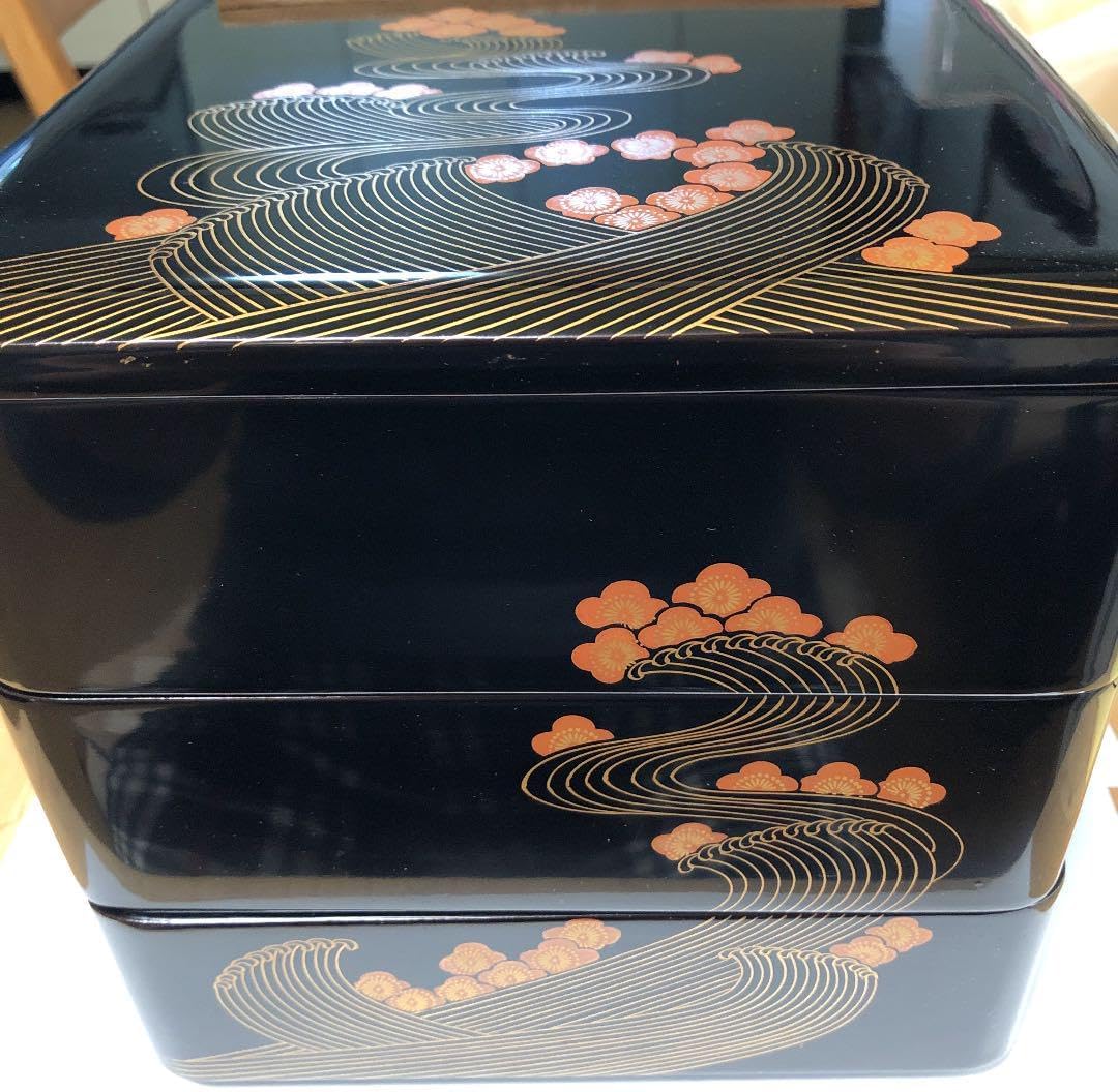天然木漆器塗り上蓋三面梅青海波蒔絵三段重桐箱入り 天然木漆器塗り上蓋三面梅青海波蒔絵三段重桐箱入り ホーム