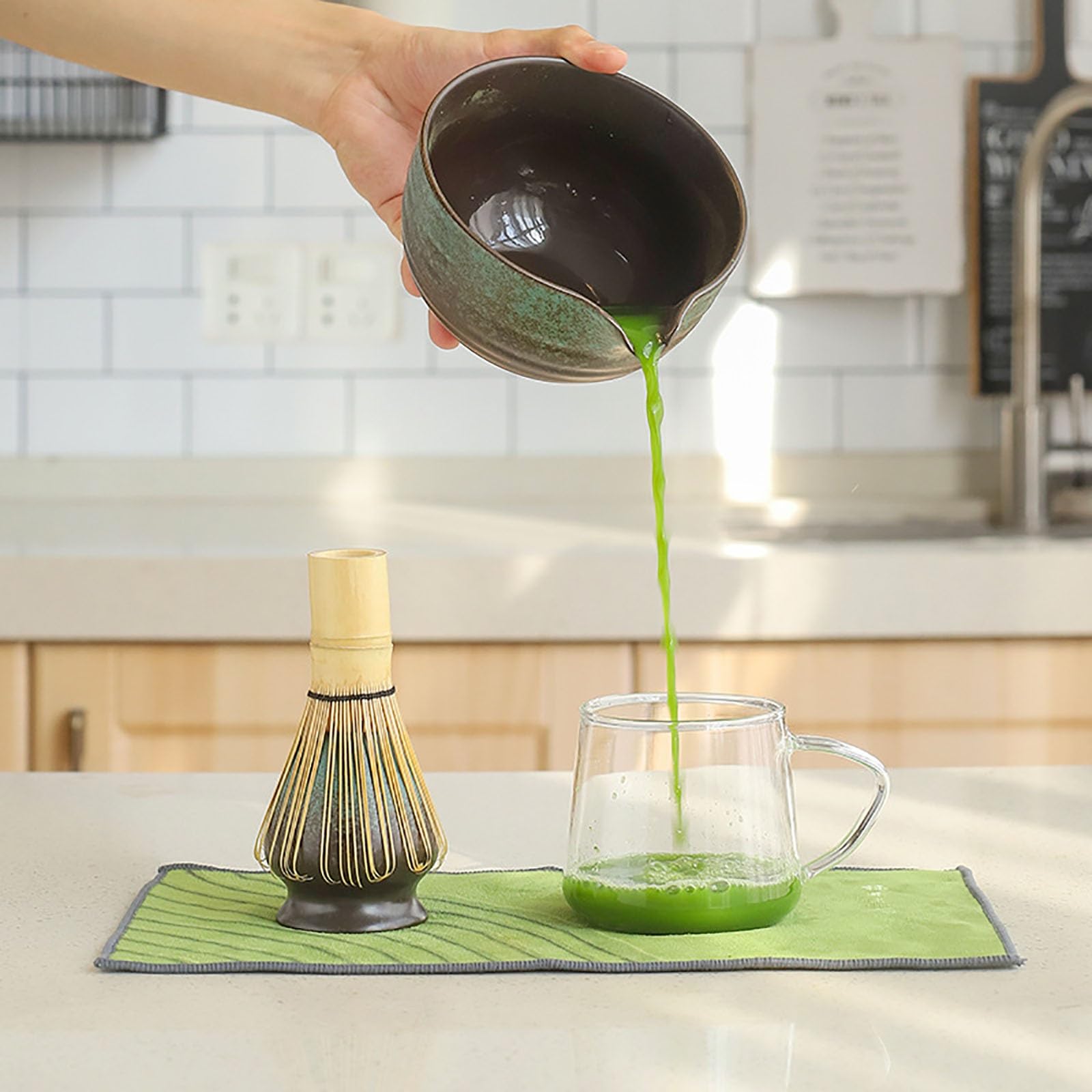 Juego de batidores de matcha de 7 piezas con soporte de cuenco de bambú y cuchara y tamiz. Kit completo para una auténtica experiencia de té matcha, perfecto para los amantes del té y entusiastas del