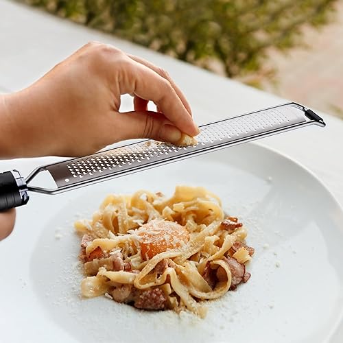 Miniatura 4 de Rallador de limón y queso prémium con asa, cítricos, parmesano, ajo, acero inoxidable afilado, 15 pulgadas