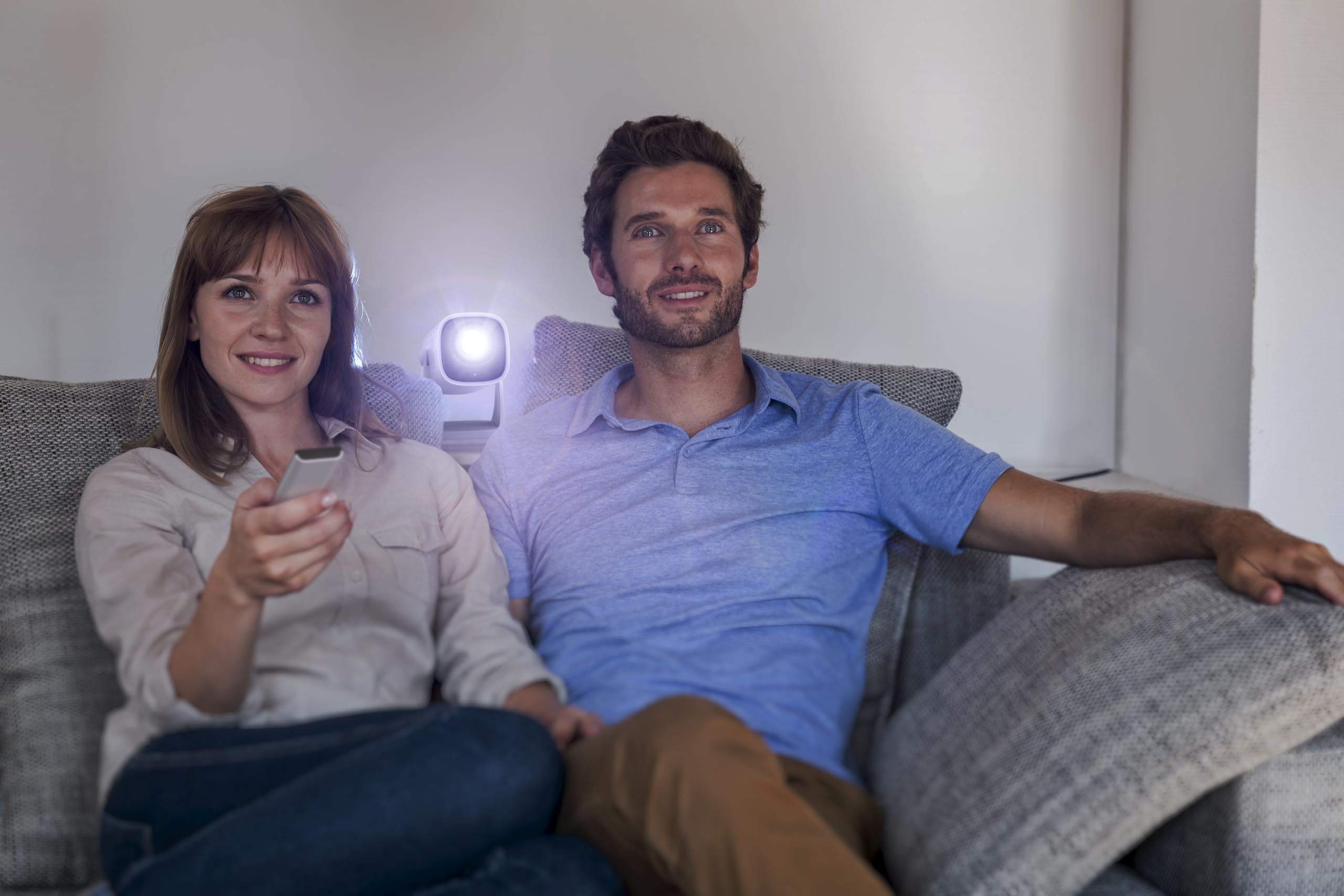 Philips Neopix 230 Smart, Videoproiettore Home Cinema, Opzioni di correzione immagine, Full HD 1080p, LuminOS, Applicazioni preinstallate.