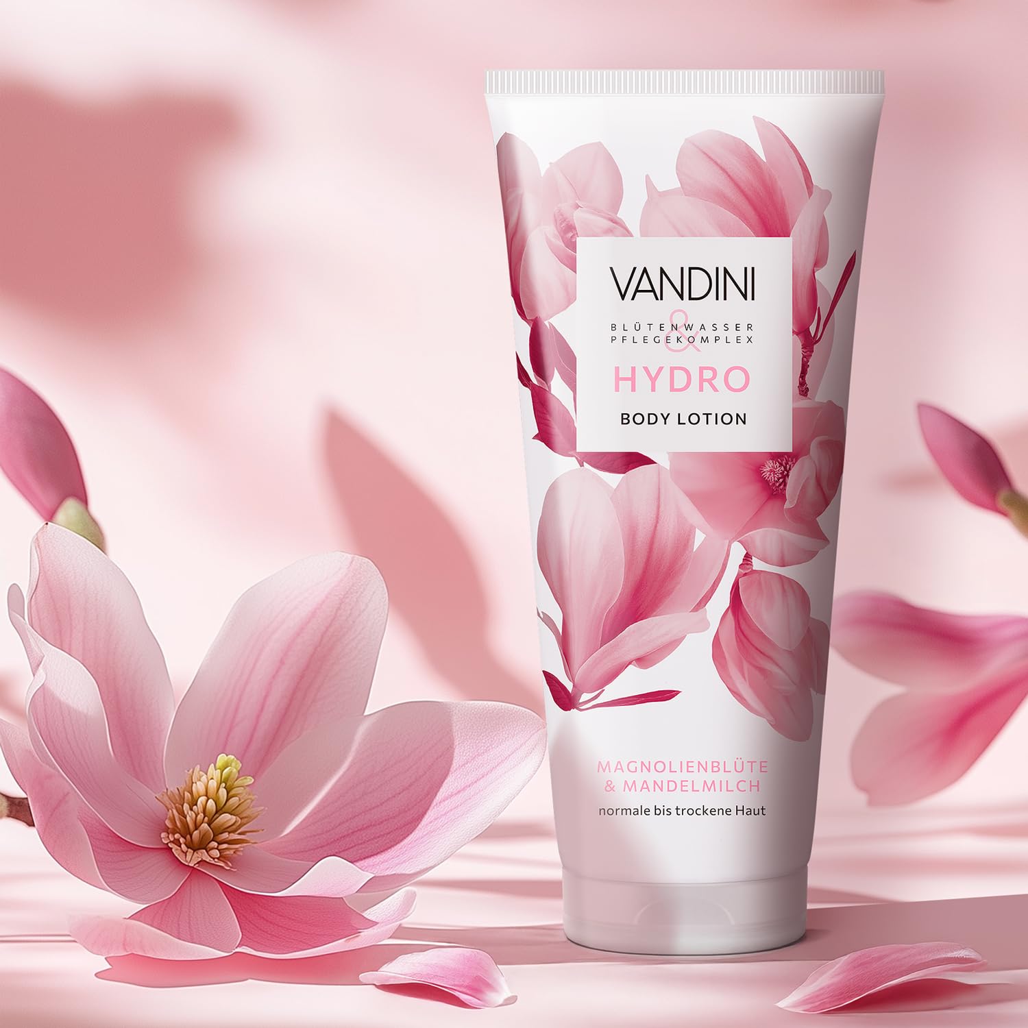 VANDINI 6 x HYDRO balsam do ciała damski, 200 ml, z kwiatem magnolii i mlekiem migdałowym – pielęgnujący balsam do ciała do skóry normalnej i suchej – wegański, bez parabenów i silikonów, Made in