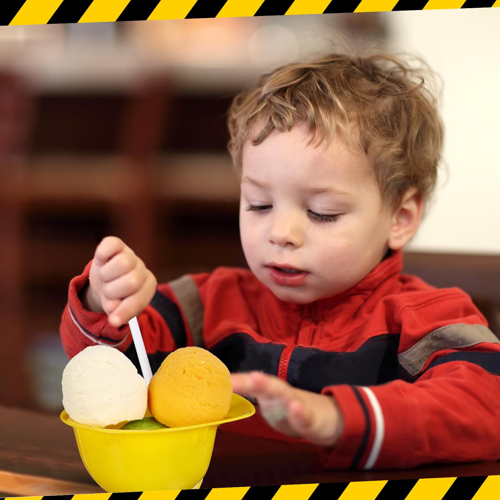 Uiifan Juego de 36 juegos de tazas de plástico para helado, tazas de yogur congelado con cucharas, sombrero de construcción resistente, helado para fiesta temática de construcción, regalo para niños