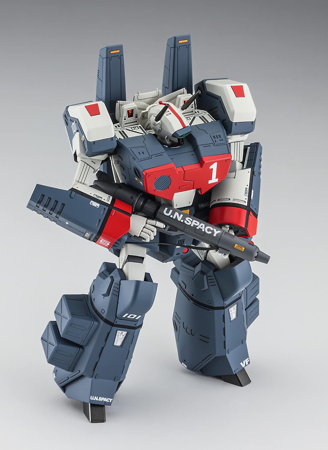 Hasegawa Super Dimension Fortress Macross VF-1J Armored Valkyrie (Battroid) 1/72 Scale Plastic Model 30 | Super Dimension Fortress, Plastic Model