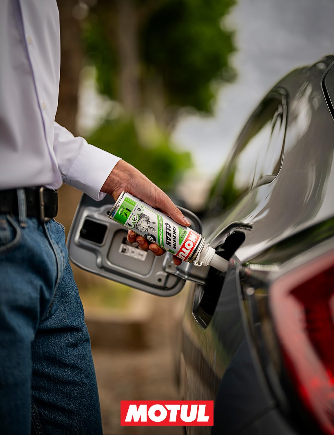 MOTUL - Limpiador para Motor de Gasolina - Aditivo Reparador para Motores de Gasolina de Inyección o Carburador - Óptimo Rendimiento - Idóneo Antes de ITV - Fuel System Clean - 300 ml