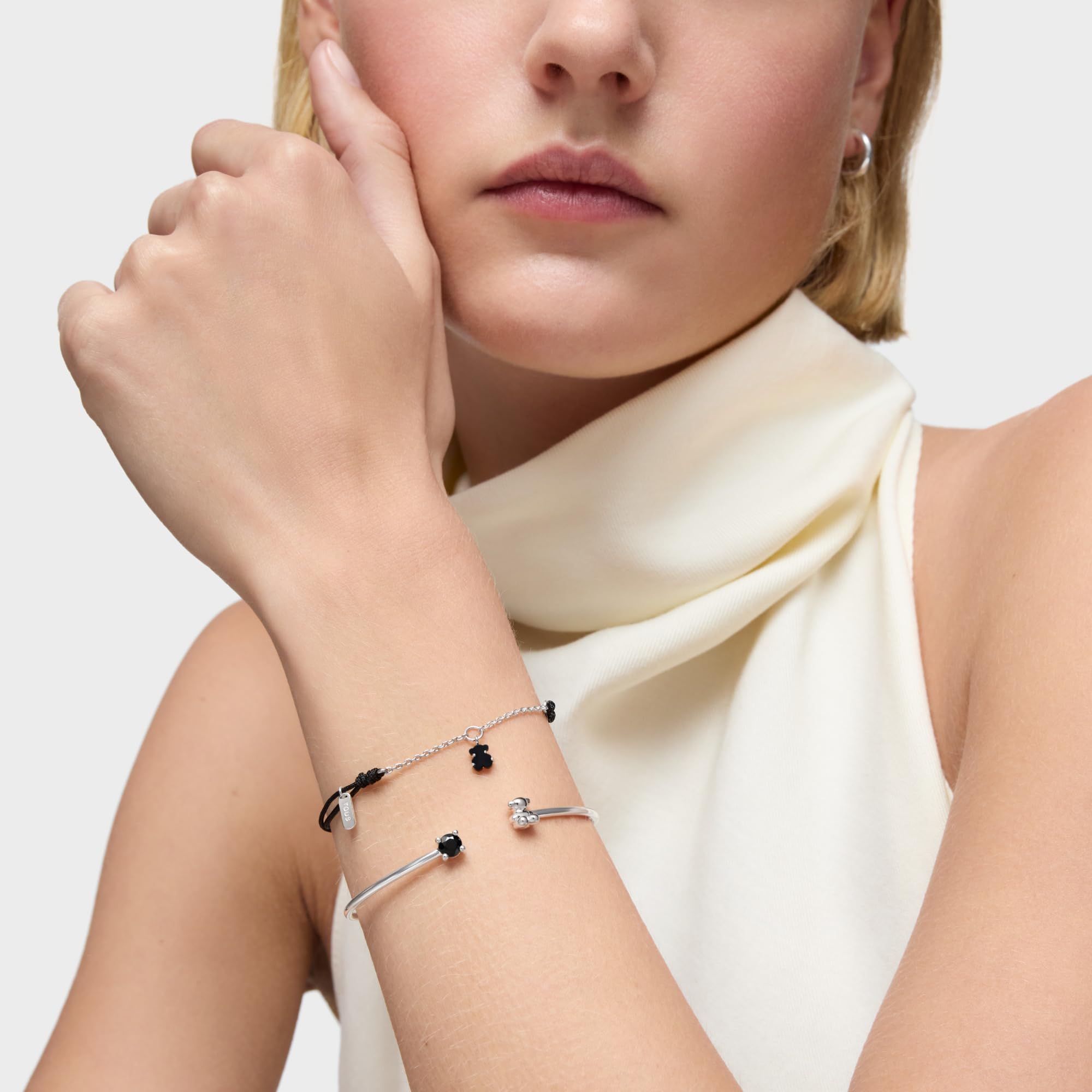TOUS Pulsera de Plata de Primera Ley y Cordón con Motivo Oso en Ónix para Mujer, 16cm de Largo, Colección Mini Color