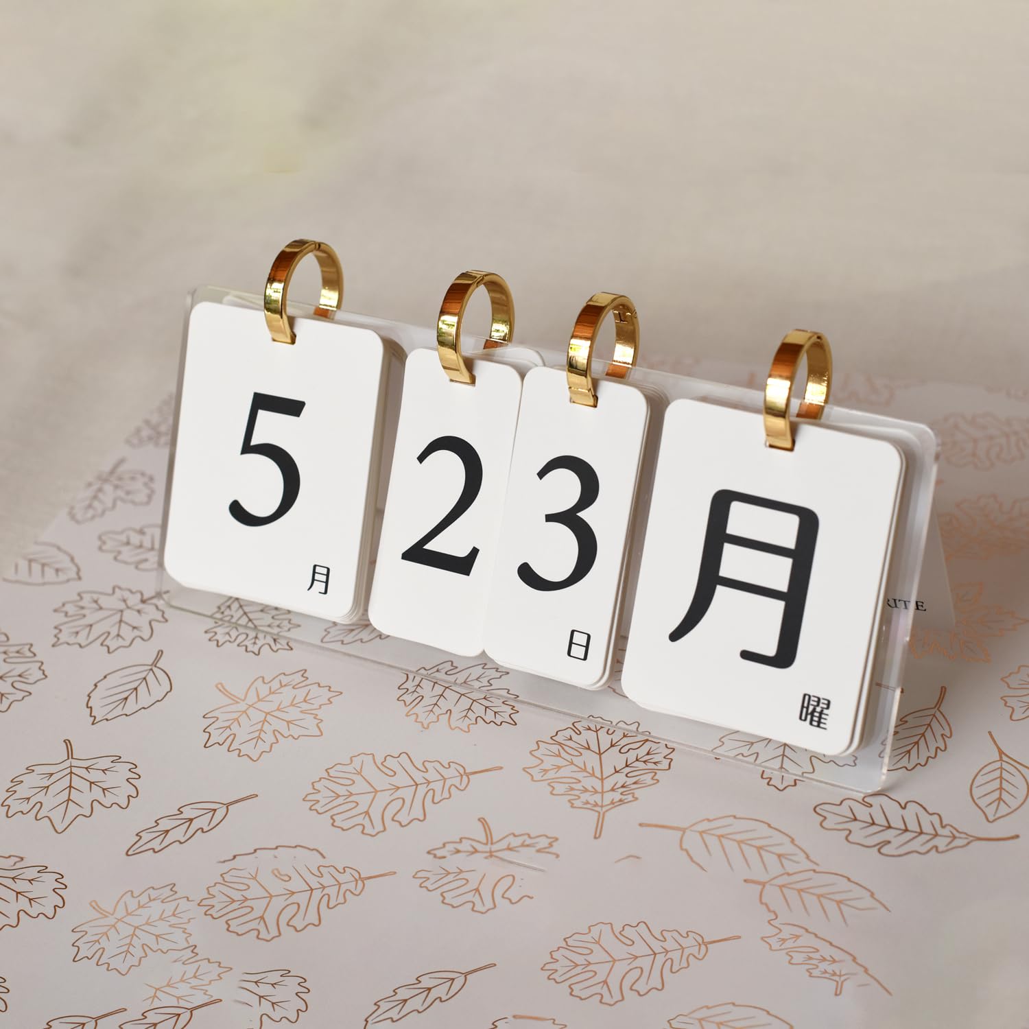 Amazon | アクリル製 日めくりカレンダー♪ 卓上 万年使える 1年