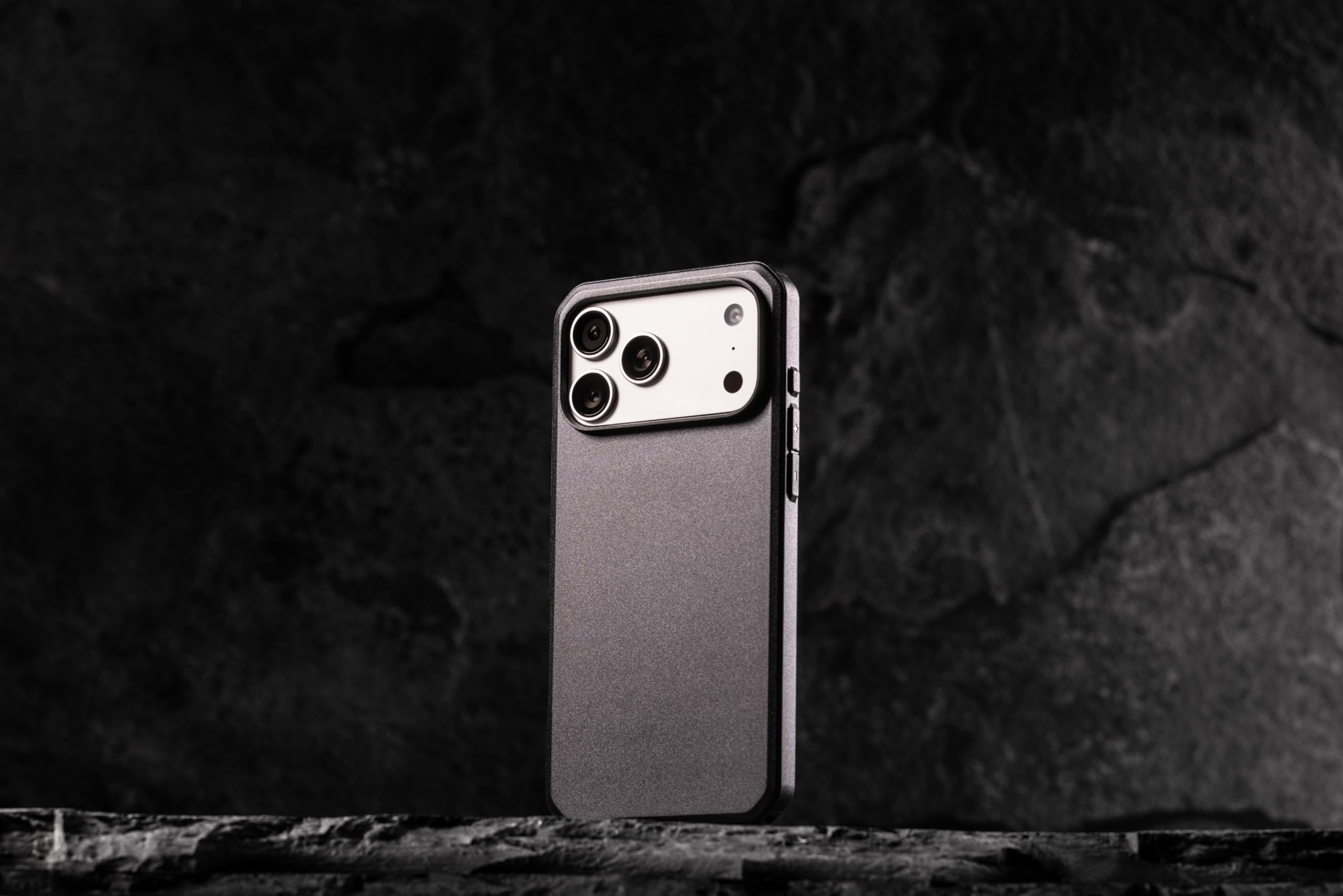 Urban Armor Gear Civilian LT Coque iPhone 17 Pro | Ajustement parfait | Résistance aux chutes de 6 m | Module magnétique | Bords surélevés | Tous les ports accessibles